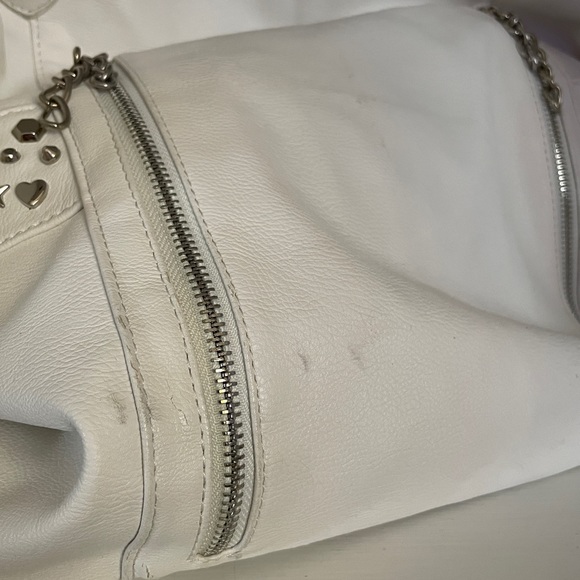 Betsy Johnson Large hand bag. Color: White - Picture 8 of 16